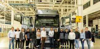 Mercedes-Benz Türk 320 Bininci Kamyonunu Üretti