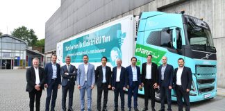 Unilever Türkiye ve Arıç Lojistik Volvo FH Elektrikli Çekicilerini Teslim Aldı